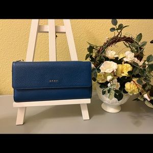 DKNY Large Zip Around Wallet / Clutch